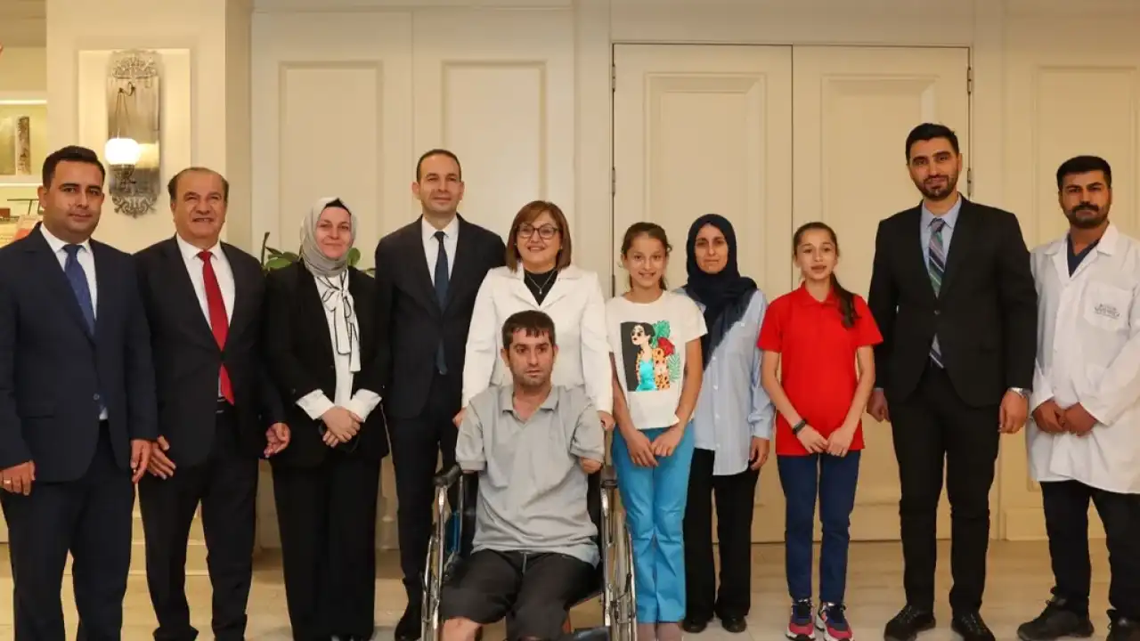 Gaziantep'te Başkan Şahin engelli Doğruyol'la bir araya geldi