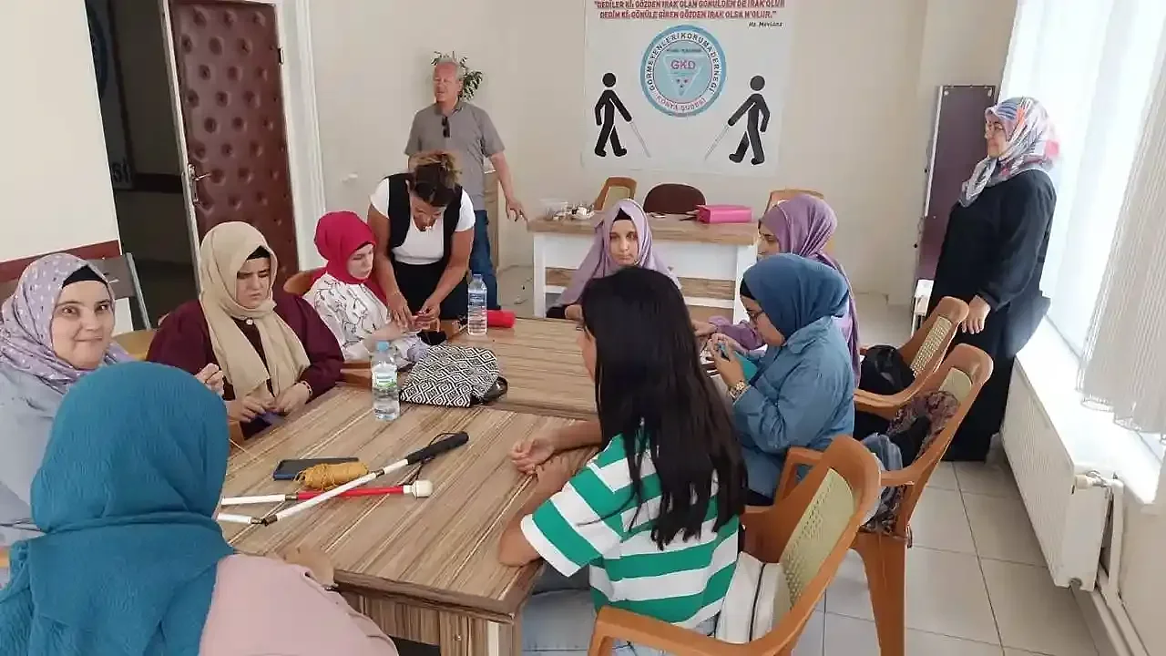 Görmeyen Gözleriyle Örgü Örüyorlar: Konya’da İlham Veren Azim Hikayesi