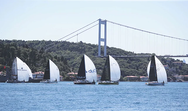 İstanbul Boğazı'nda görkemli coşku
