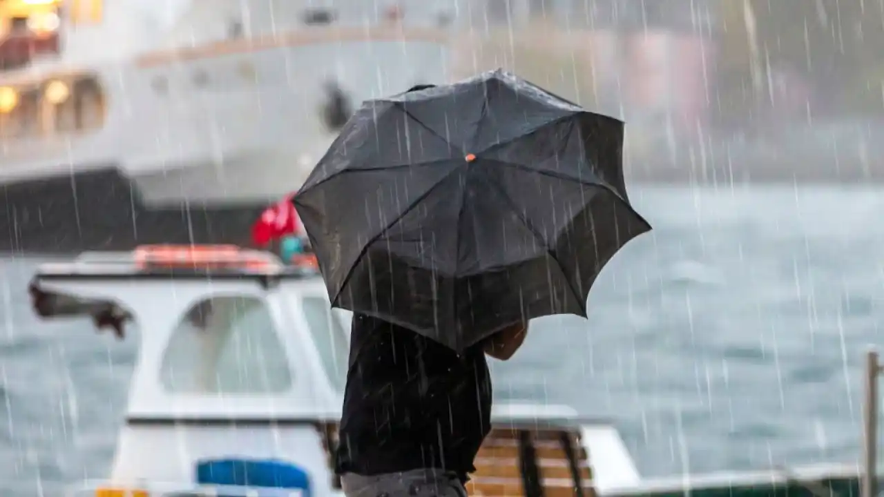 İstanbul'a sağanak ve kuvvetli poyraz uyarısı... Sıcaklıklar 4 derece düşecek
