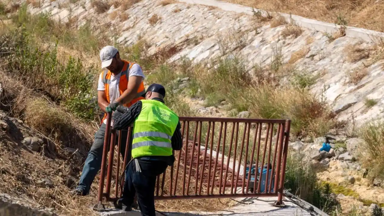 İzmir Seferihisar'da selin izleri siliniyor