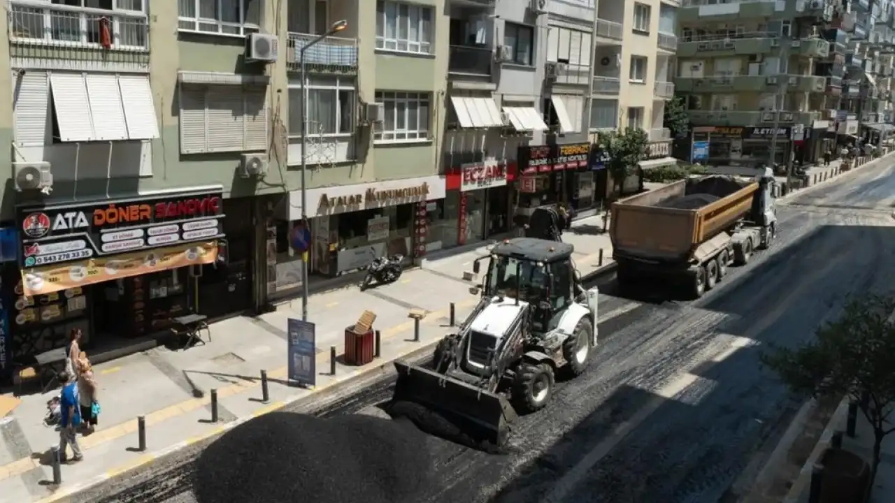İzmir'de Balçova Ata Caddesi tamamen yenileniyor