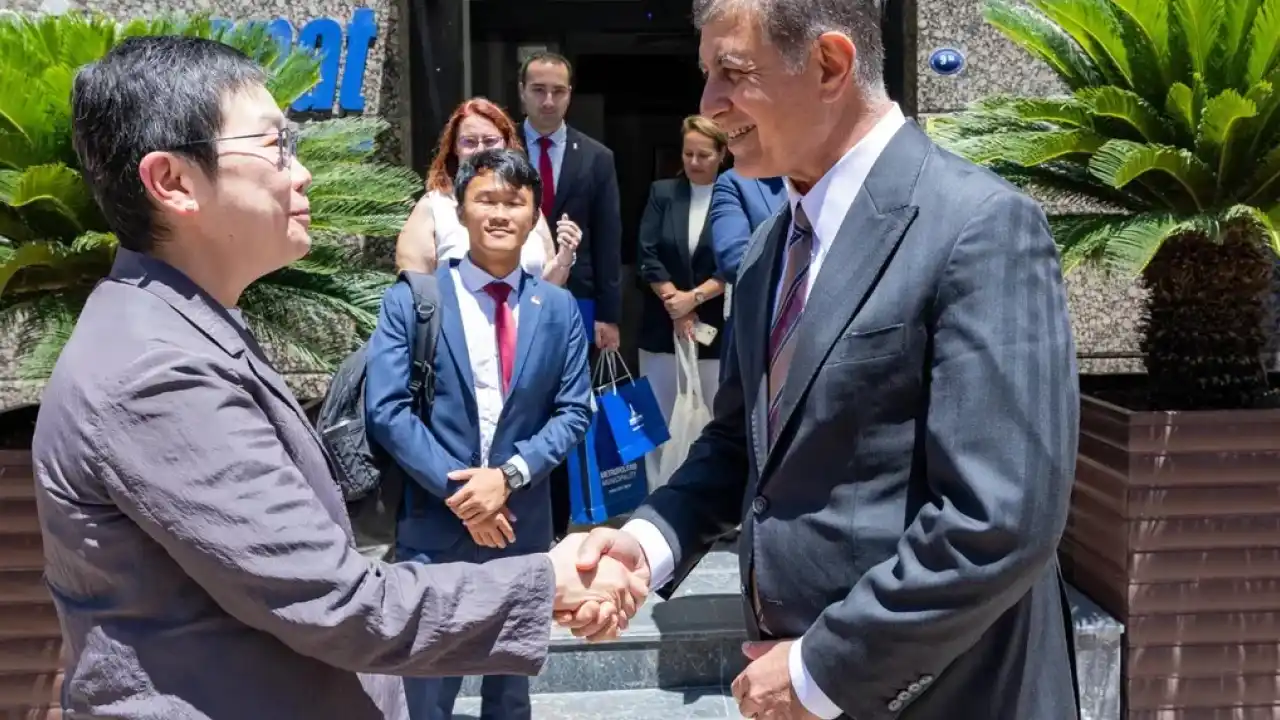 İzmir'de Başkan Tugay’dan Singapur’a İEF ve EXPO 2027 daveti