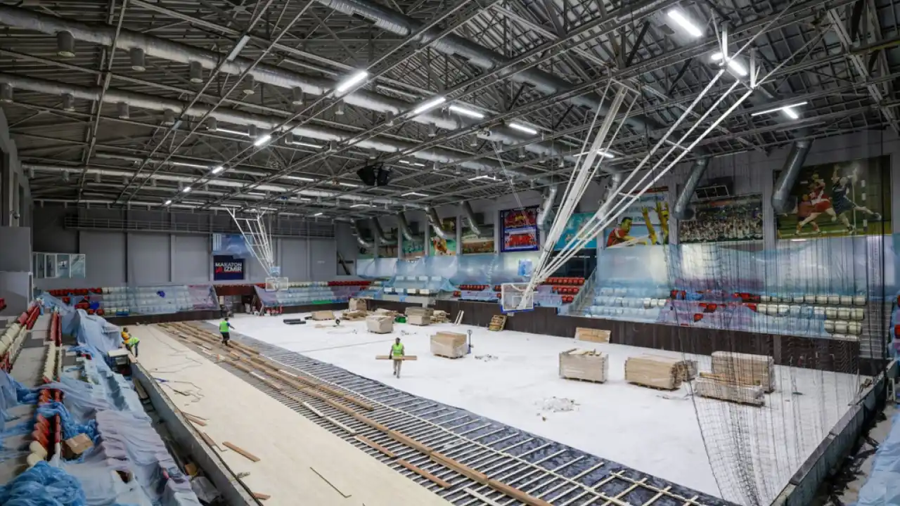 İzmir'de Celal Atik Spor Salonu FIBA standartlarına kavuşuyor
