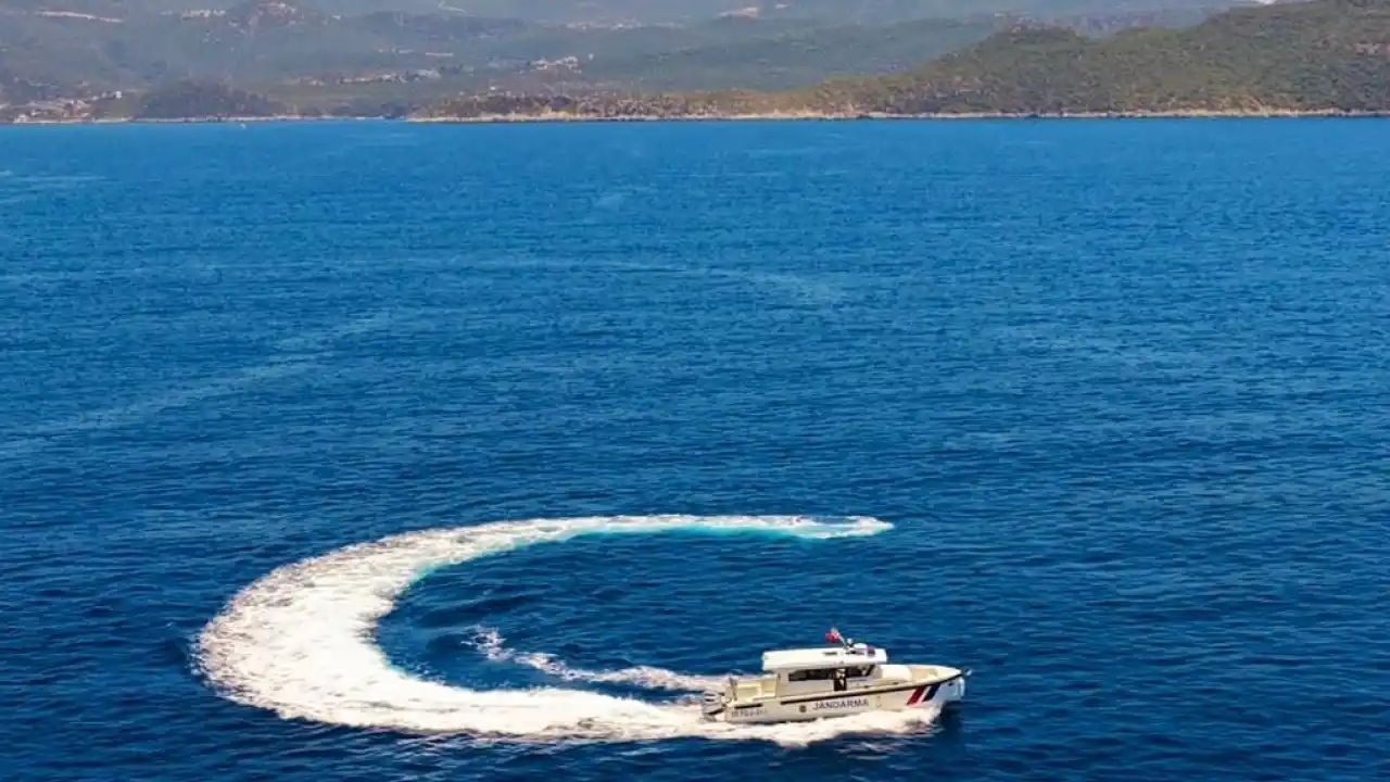 Jandarma Asayiş Bot Timleri Antalya kıyılarında denetimde