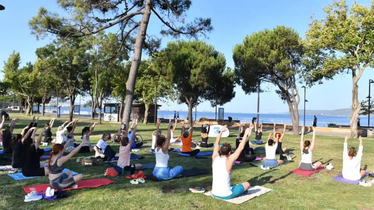 Kadınlar Boğaz’a karşı yogo yaptı