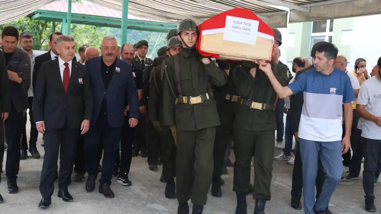 Kıbrıs Gazisi Yusuf Tayşi Artvin'de toprağa verildi