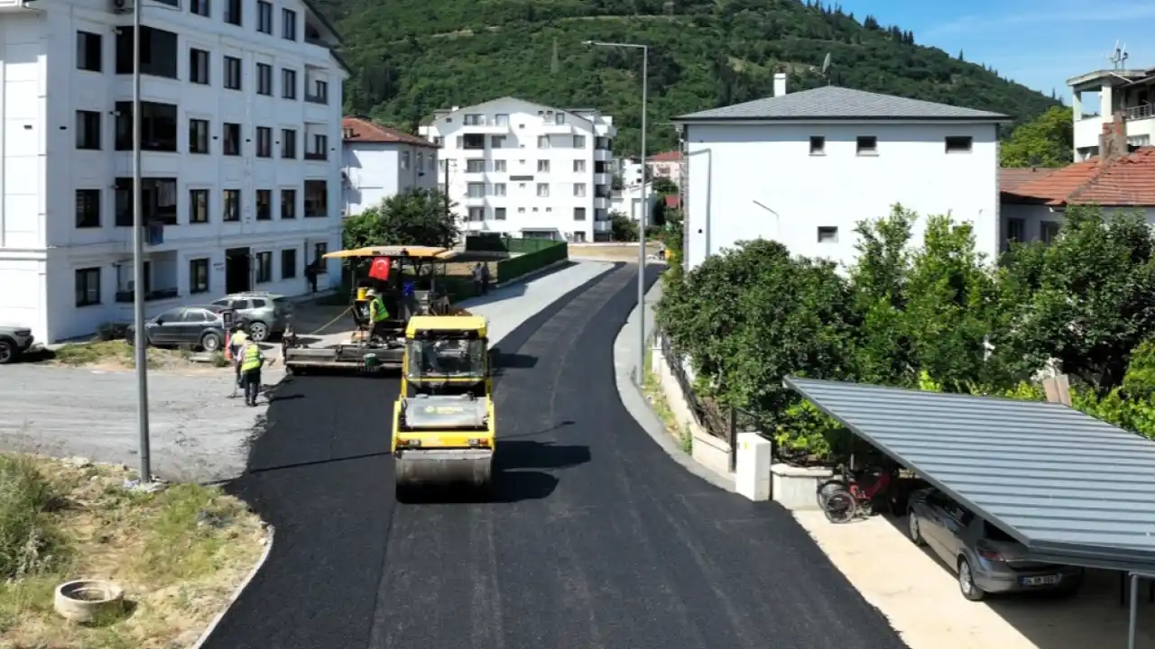 Kocaeli'de Karamürsel Caddesi baştan sona yenileniyor