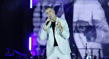Konya Kültür Yolu Festivali'ne Özcan Deniz şarkılarıyla damga vurdu