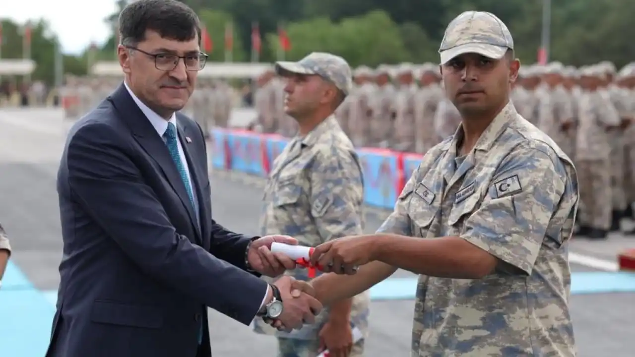 Kütahya’da erler yemin töreniyle eğitimini tamamladı