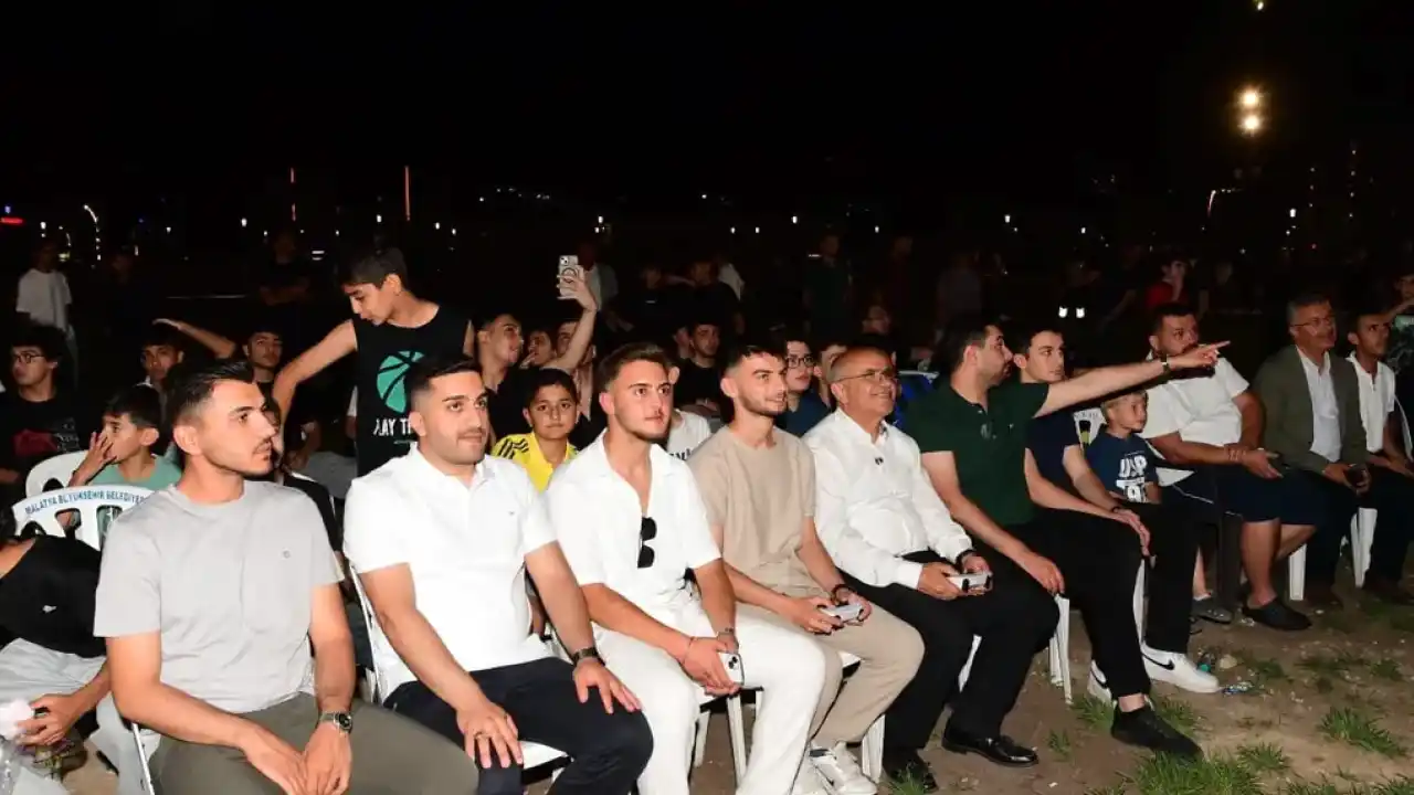 Malatya’da gençlerle playstation turnuvası