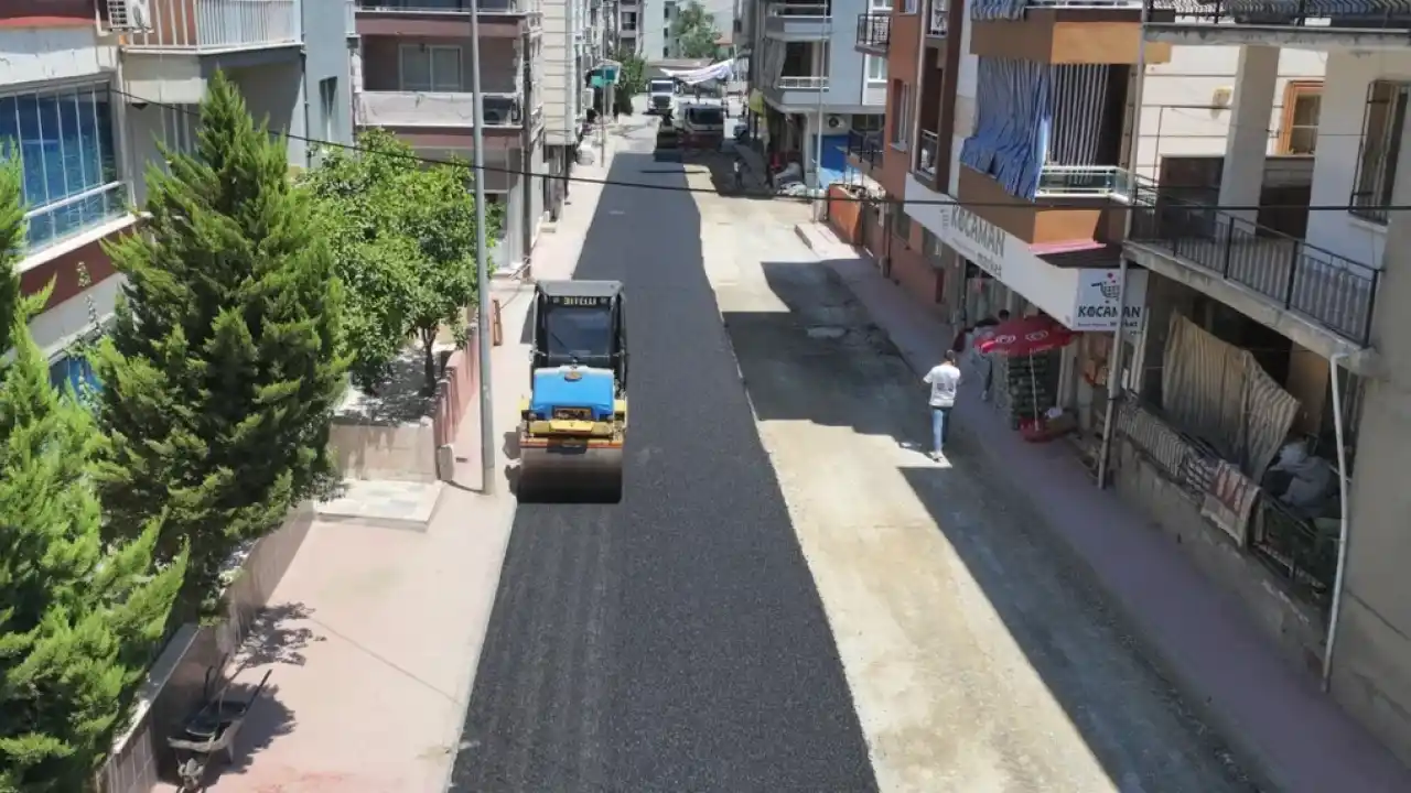 Manisa Alaşehir'in yollarında 'sıcak' çalışma