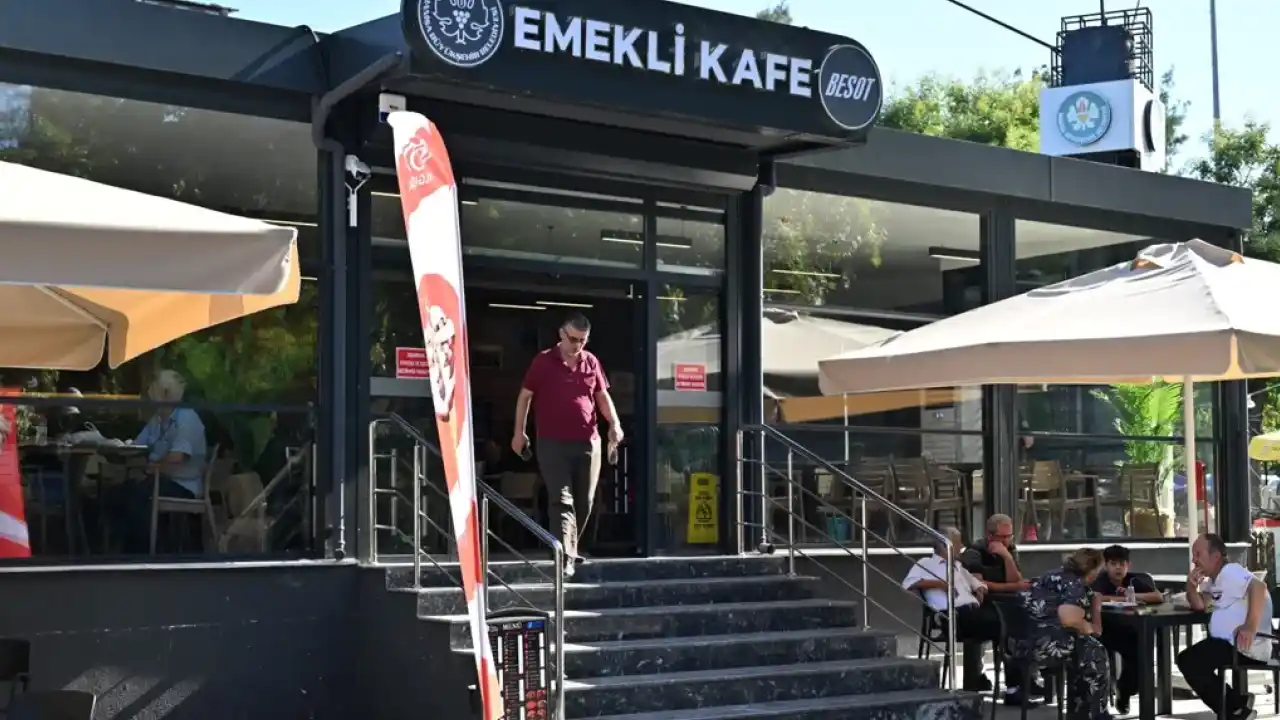 Manisa'da Emekli Kafe kısa sürede gözde mekan oldu