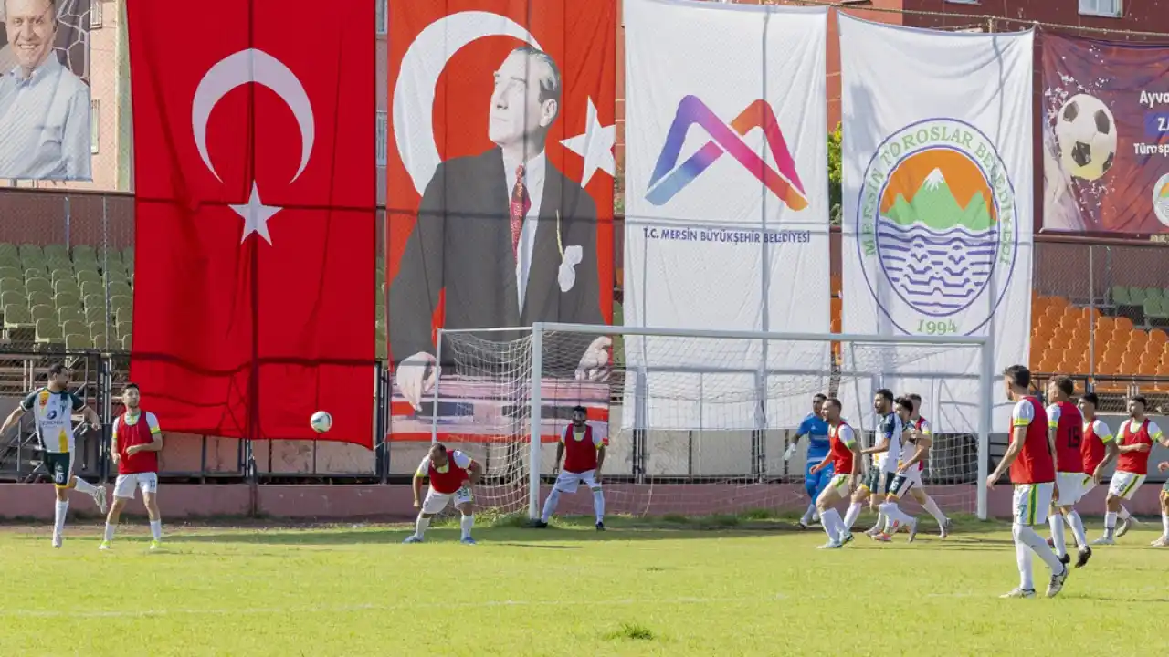 Mersin'de 30 Ağustos Zafer Kupası futbol heyecanı başladı