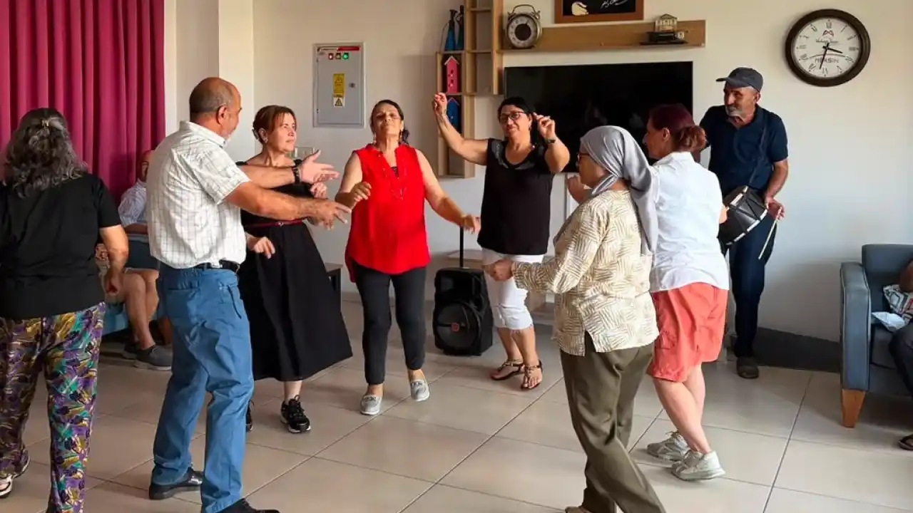Mersin’de Dünya Emekliler Günü coşkusu