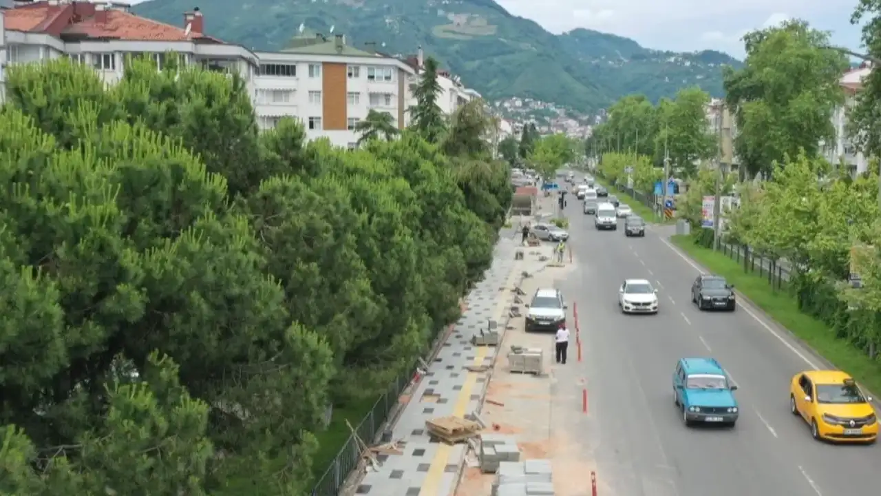 Ordu'da Atatürk Bulvarı’nda kaldırımlar yenileniyor