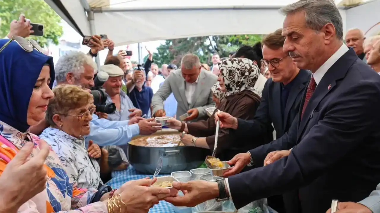 Sakarya'da aşure bereketi paylaşıldı