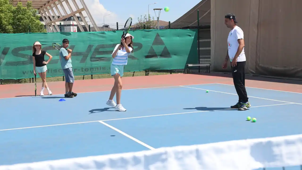 Sakarya'da Yaz Tenis Kursu'na yoğun ilgi