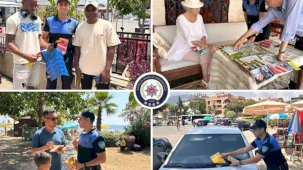 Alanya'da turistlere 4 dilde güvenlik rehberi... Polislerden kent haritası dağıtımı