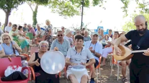 Antalya Muratpaşa’da yaşlılar türkülerle buluşuyor