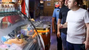Antalya zabıtasından kaldırım işgallerine sıkı denetim