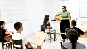 Antalya'da bağlamanın sesi Değirmenönü’nde yankılanıyor