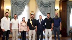 Antalya’da Başpehlivan Erkan Taş’tan Vali Şahin’e ziyaret