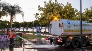 Antalya'da Konyaaltı Sahili’nde 7/24 temizlik mesaisi