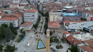 Çorum’da Gazi Caddesi’nde gece asfalt çalışması
