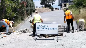 Gölcük Halıdere’de 3 sokakta parke yollar yenilendi