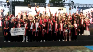 GTÜ'de mezuniyet coşkusu... Bin 480 öğrenci diplomalarını aldı
