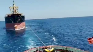 İstanbul Boğazı girişinde arızalanan kuru yük gemisi güvenli bölgeye çekildi