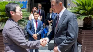 İzmir'de Başkan Tugay’dan Singapur’a İEF ve EXPO 2027 daveti