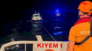 Kilitbahir açıklarında sürüklenen tekne kurtarıldı