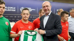 Konya'da Başkan Pekyatırmacı Down Sendromlu Milli Takımla buluştu