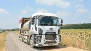 Köy bağlantı yollarına neşter