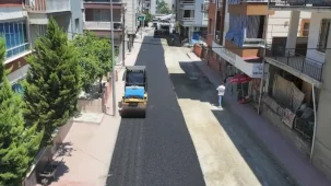 Manisa Alaşehir'in yollarında 'sıcak' çalışma