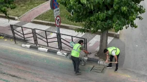 Manisa'da 17 ilçede yağmur suyu ızgaralarına düzenli bakım