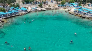 Mersin plajları tatilcilerin gözdesi oldu