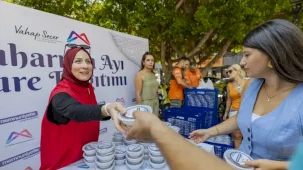Mersin’de 13 ilçede 19 bin kişilik aşure ikramı