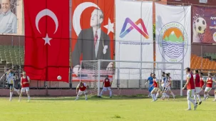 Mersin'de 30 Ağustos Zafer Kupası futbol heyecanı başladı