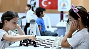 Muratpaşa’da satranç eğitimiyle çocuklar turnuvalara hazırlanıyor