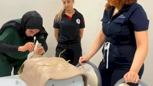 Sağlık personeline CPR eğitimi