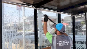 Sakarya Büyükşehir 16 ilçede durakları tek tek temizliyor