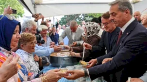 Sakarya'da aşure bereketi paylaşıldı
