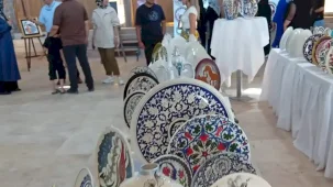 Şehit yakınları ile gazilerden çini ve grafik sergisi