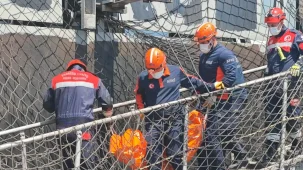 Trabzon’da İHA saldırısı kurbanı denizci gemiden çıkarıldı