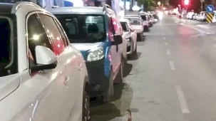 Trafiği durdurup ördeği kurtardılar