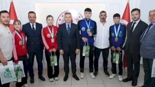 Türkiye şampiyonları Artvin Valisi'ne konuk oldu
