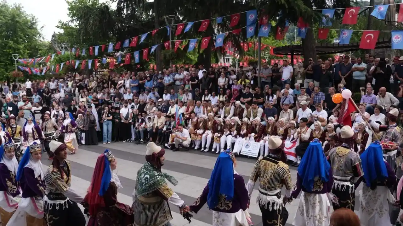 Trabzon’da Uluslararası Horon Festivali'ne yoğun ilgi